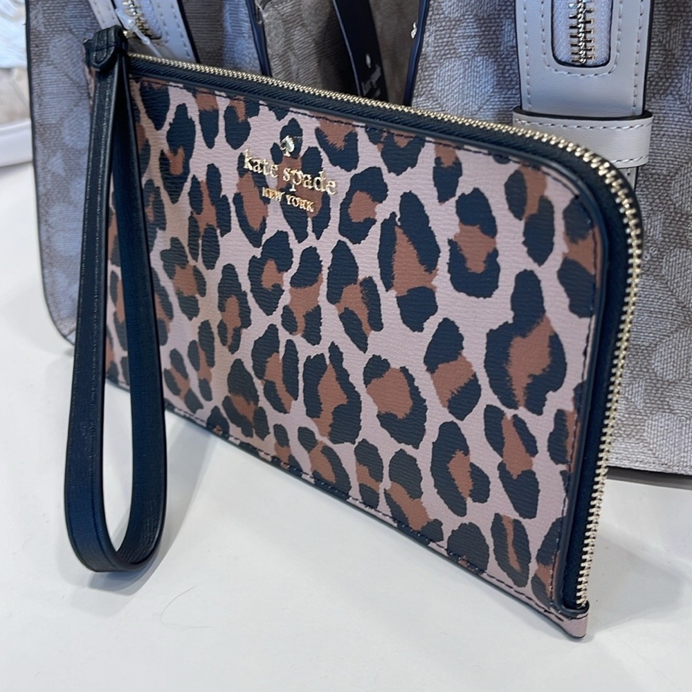 Kate Spade Lucy Leopard Medium L Zip Wristlet
Brown Multi Leopard 
NWT - Picture 10 of 16